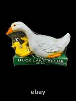 1980s Union Products White Duck or Goose Ducklings Blow Mold Yard Lawn Decor NEW