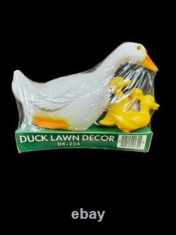 1980s Union Products White Duck or Goose Ducklings Blow Mold Yard Lawn Decor NEW