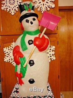 40 Tpi Snowman Holding A Shovel Wreath Christmas Blow Mold Light Up Yard Decor