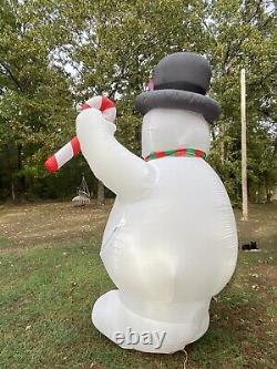 9 foot tall Gemmy Frosty the Snowman Inflatable. In Great Condition