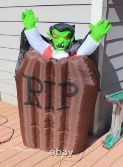 Airblown Inflatable Vampire/ Dracula Rising From Tombstone 2005 Airblown Inflatable Vampire/ Dracula Rising From Tombstone 2005