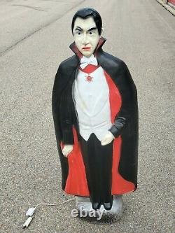 Bela Lugosi Dracula Vampire Blow Mold Halloween Lighted Featherstone 42 Tall