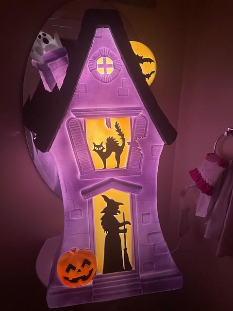 Cracker Barrel Glow Mold Haunted House @read Description @