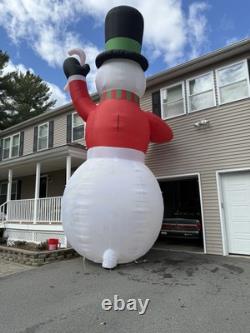 Gemmy 25ft Snowman Inflatable Gemmy 25ft Snowman Inflatable