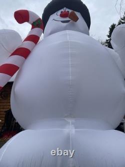 Giant Frosty The Snowman 18 Foot Inflatable With 2 Kaleidoscope Light & Led