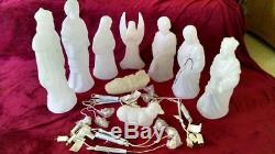 New Finger Hut, Small, 9 Piece Nativity Lighted Blow Mold Set, (WHITE)