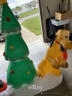 RARE DISNEY Mickey & Friends Christmas Inflatable 7.5 airblown lightshow