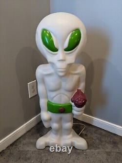 Rare Sample 36 White Space Alien Blow Mold Halloween General Foam Plastics