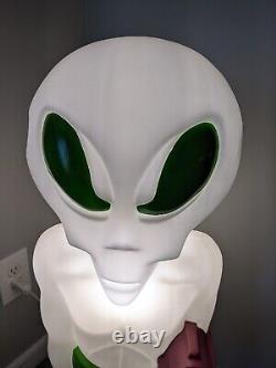 Rare Sample 36 White Space Alien Blow Mold Halloween General Foam Plastics