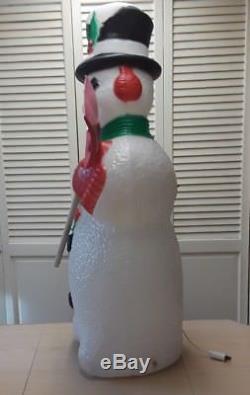 SNOWMAN HOLDING A SHOVEL& WREATH CHRISTMAS BLOW MOLD 1995-TPI-40 HT. WithCORD