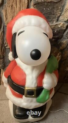 Santa's Best Snoopy Peanuts Christmas Blow Mold 32 Tall Original Santa's Best Snoopy Peanuts Christmas Blow Mold 32 Tall Original