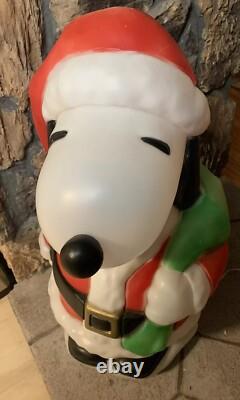 Santa's Best Snoopy Peanuts Christmas Blow Mold 32 Tall Original Santa's Best Snoopy Peanuts Christmas Blow Mold 32 Tall Original