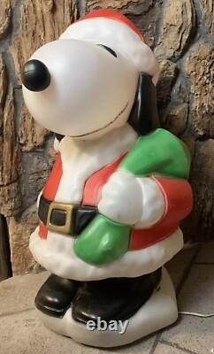 Santa's Best Snoopy Peanuts Christmas Blow Mold 32 Tall Original Santa's Best Snoopy Peanuts Christmas Blow Mold 32 Tall Original