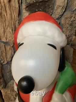 Santa's Best Snoopy Peanuts Christmas Blow Mold 32 Tall Original Santa's Best Snoopy Peanuts Christmas Blow Mold 32 Tall Original