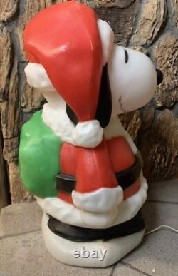 Santa's Best Snoopy Peanuts Christmas Blow Mold 32 Tall Original Santa's Best Snoopy Peanuts Christmas Blow Mold 32 Tall Original