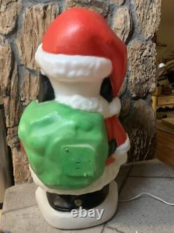 Santa's Best Snoopy Peanuts Christmas Blow Mold 32 Tall Original Santa's Best Snoopy Peanuts Christmas Blow Mold 32 Tall Original