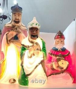 Three Wise Men Blow Mold Vintage General Foam Nativity Yard Decor 1 man damage