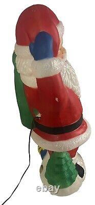 VINTAGE TPI WAVING SANTA CLAUS WithPRESENTS 40 LIGHTED BLOW MOLD