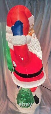 VINTAGE TPI WAVING SANTA CLAUS WithPRESENTS 40 LIGHTED BLOW MOLD