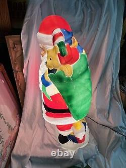 VINTAGE TPI WAVING SANTA CLAUS WithPRESENTS 40 LIGHTED BLOW MOLD