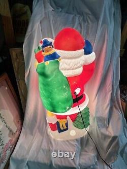 VINTAGE TPI WAVING SANTA CLAUS WithPRESENTS 40 LIGHTED BLOW MOLD