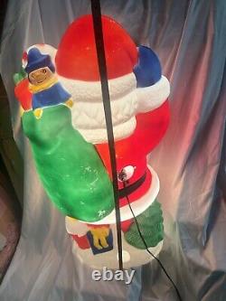 VINTAGE TPI WAVING SANTA CLAUS WithPRESENTS 40 LIGHTED BLOW MOLD