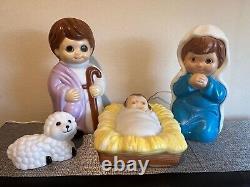 Vintage 1996 Nativity Blow Mold Baby Jesus Mary Joseph, Sheep Precious Moments