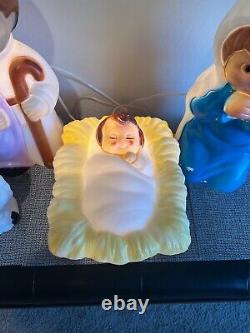 Vintage 1996 Nativity Blow Mold Baby Jesus Mary Joseph, Sheep Precious Moments