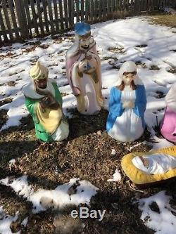 Vintage 8 Piece Light Up Blow Mold Nativity Set For Indoors Outdoors See Desc