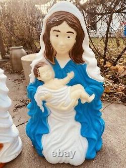 Vintage Grand Venture Mary Joseph Jesus Blow Mold Lighted Christmas Decoration