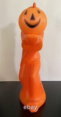 Vintage HALLOWEEN BLOW MOLD Tico WITCH HOLDING Small PUMPKIN 13 Light Up