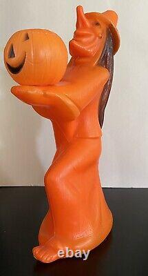 Vintage HALLOWEEN BLOW MOLD Tico WITCH HOLDING Small PUMPKIN 13 Light Up