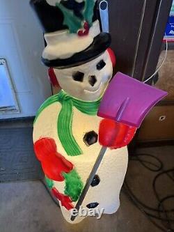 Vtg 40 Tpi Snowman Holding A Shovel Wreath Christmas Blow Mold Light Yard Decor