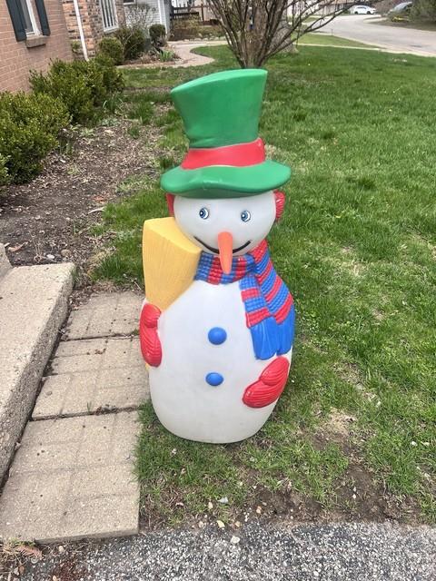 Vtg Christmas Tpi Snowman With Broom & Carrot Nose Blow Mold -40-1/2